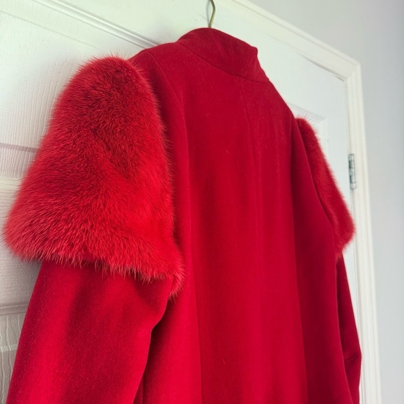 Frizman red virgin wool wrap coat with fur shoulder detail - size Medium - Picture 9 of 13